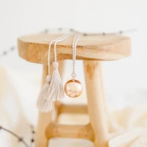 Pleine Lune – Bola de grossesse  » Aube  » cordon de soie – or rose