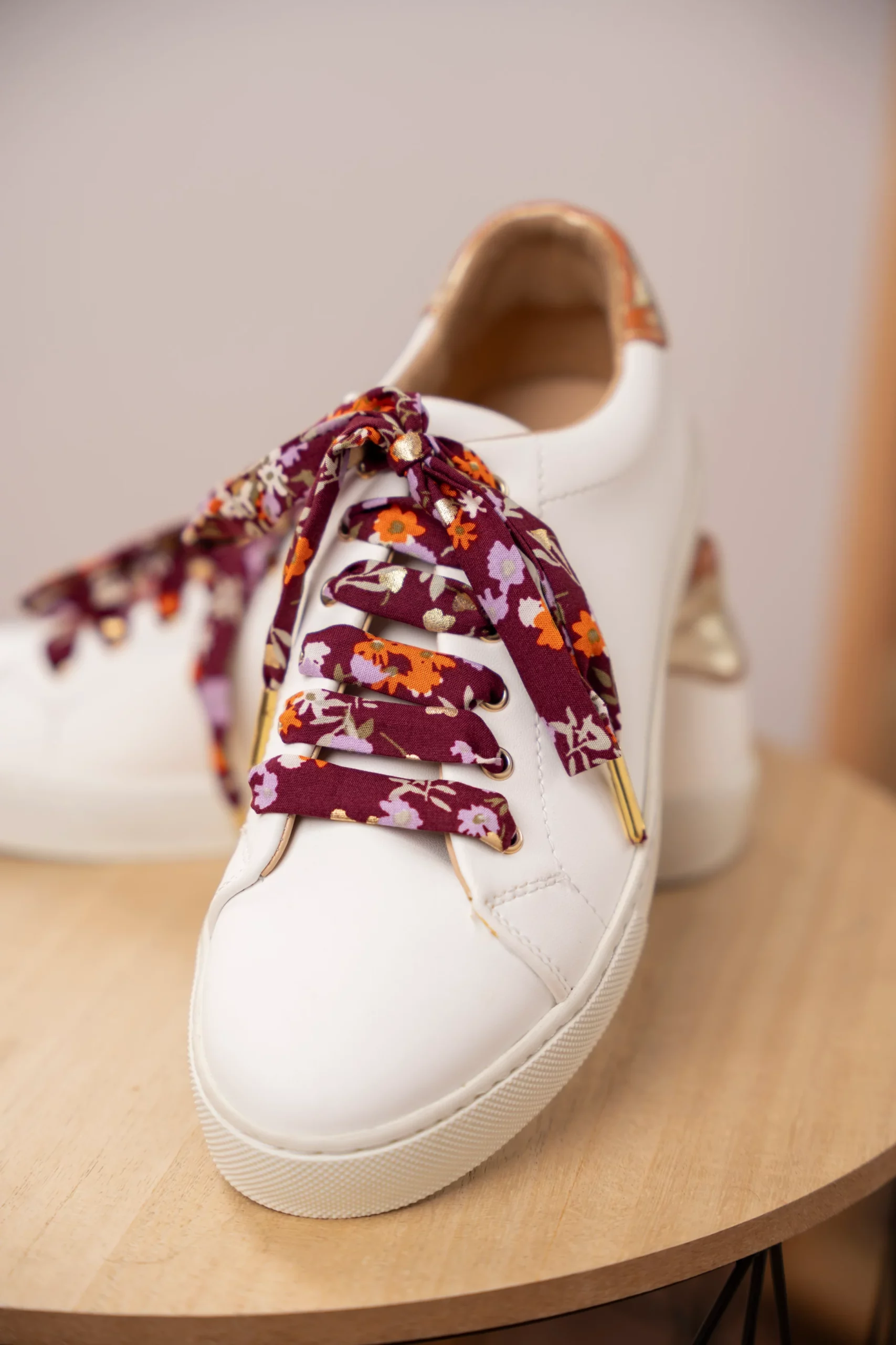 Mon Lacet Français – Lacet 90cm Fleuris Bordeaux et Doré – Image 3